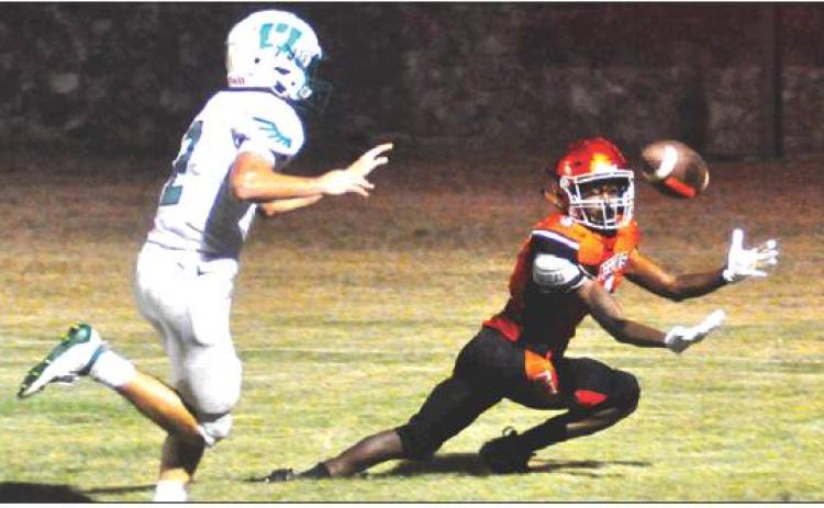 SOMERVILLE’S VERKOBE WOODBERRY makes a a catch against Woodsboro last Friday in Somerville. The Yeguas won 39-22 to improve to 2-2 for the season, and they have a bye this week before playing Brazos Christian. -- Tribune photo by Roy Sanders