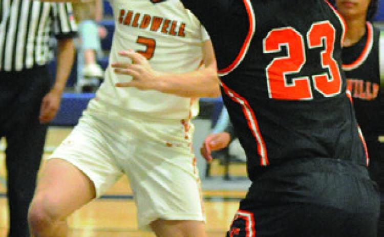 NATHAN HERMES gets ready to pass in the 68-25 victory over Smithville. Tribune photo by Denise Squier