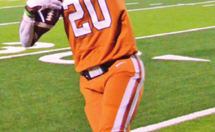 DE’AUTRE BURNS makes a catch last Friday against McGregor in Caldwell.