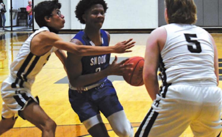 SNOOK’S JERMAINE KEARNEY dribbes the ball against Moulton. The Bluejays defeated Fayetteville, Moulton and Leon in the past week. -- Photo courtesy of Mark Lube of the Moulton Eagle