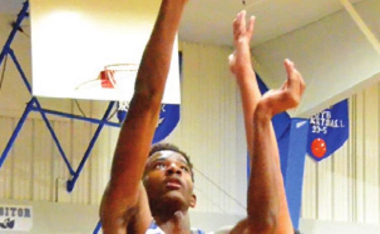 MA’DARIUS HAMILTON takes a shot for Snook as this North Zulch player defends.