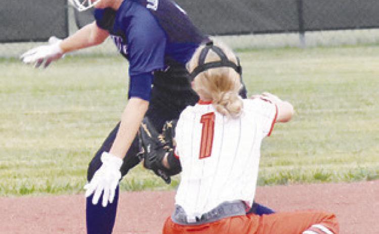 CAYLA BALANGA attempts to tag out a Mumford runner during the Somerville-Mumford game last Tuesday. -- Tribune photo by Roy Sanders