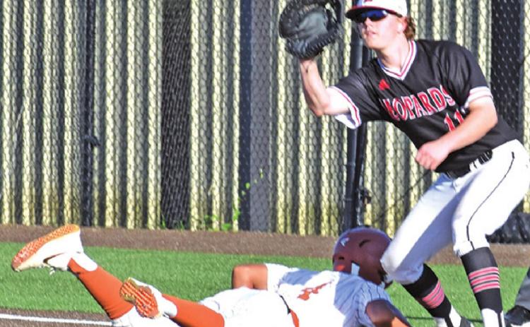 KAIN SANCHEZ LUNGES back to first base in time to be safe as the ball approaches. -- Tribune photo by Roy Sanders
