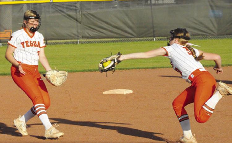 SOMERVILLE’S AUBREY FLENCHER snags a line drive for an out during the Somerville-North Zulch game last week. Tribune photo by Denise Squier