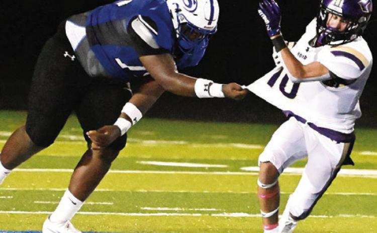LE’NARIOUS CRAWFORD of Snook move in for a tackle last Friday against Holland in Snook. Holland won 37-8. Tribune photo by Denise Squier