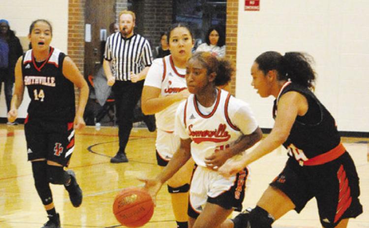 SOMERVILLE’S DAIMEYN ELLIS-Edison drives down the court after a steal during the Lady Yeguas’ game against Smithville last Friday.