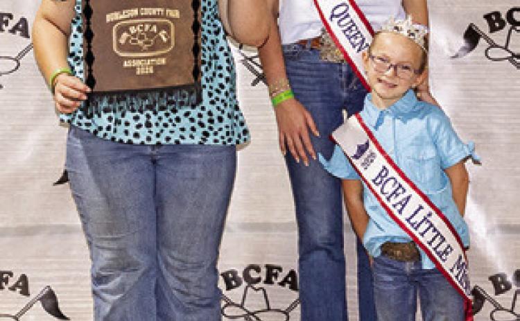 MARLEY KOCUREK exhibited the Grand Champion Market Turkey. She is pictured with Fair Queen Jolee Telschow and Little Miss Irene Kovar. Photo courtesy of Jessica Jeffries/ Jeffries Livestock Marketing