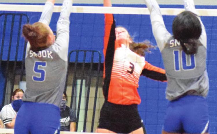 SOMERVILLE’S EMMA KOVASOVIC hits the ball between Snook’s Kenzie Kmiec and Jaivan Stringfellow during the Lady Yeguas-Lady Jays match last Tuesday. -- Tribune photo by Denise Hornaday