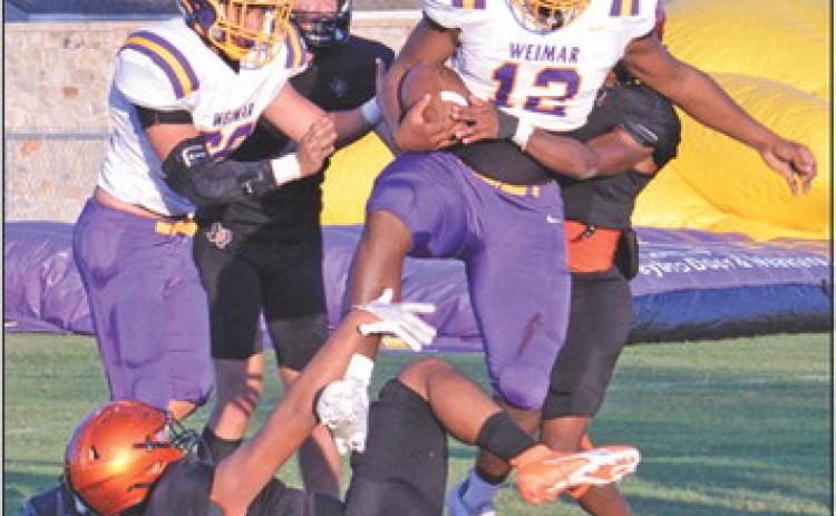 THE SOMERVILLE Yeguas defense makes a tackle last Friday against Weimar.