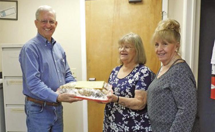 SOMERVILLE CITY HALL recently received cookies from the Order of the Eastern Star as appreciation for all that the city does. The cookies were shared with all employees of the city and were very appreciated. Pictured are Marty Mangum, Interim City Administrator, Deb Healy, Code Enforcement and Gayla Townsend, of the Order of the Eastern Star. Photo courtesy of Kathy Pollock, City of Somerville